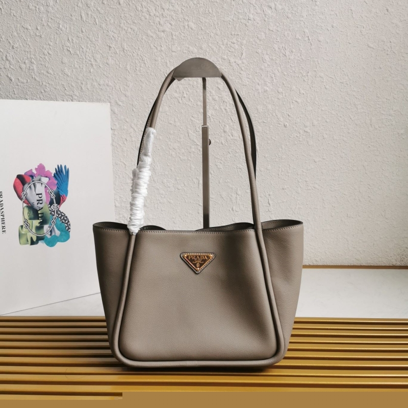 Pra*a shopping bags